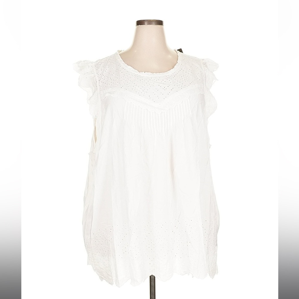 NWT Torrid White Eyelet Sleeveless Blouse 6X Pleated Flowy Summer Plus Size Top - Picture 2 of 6